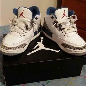 Size 7 Jordan 3 2011 true blue 80$